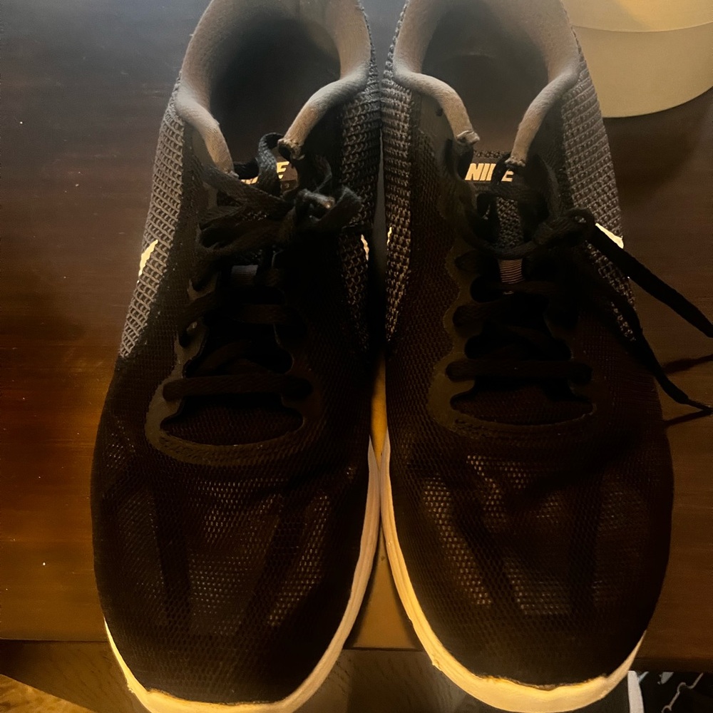 Nike Men's Black Athletic Shoes- like new worn a few times